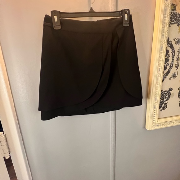 Alice and Olivia Mini Skirt - Picture 3 of 11